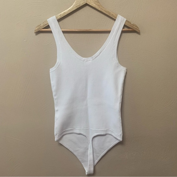 Abercrombie & Fitch Ribbed Knit Tank Top Bodysuit
White Size Large NWT New - Picture 6 of 11